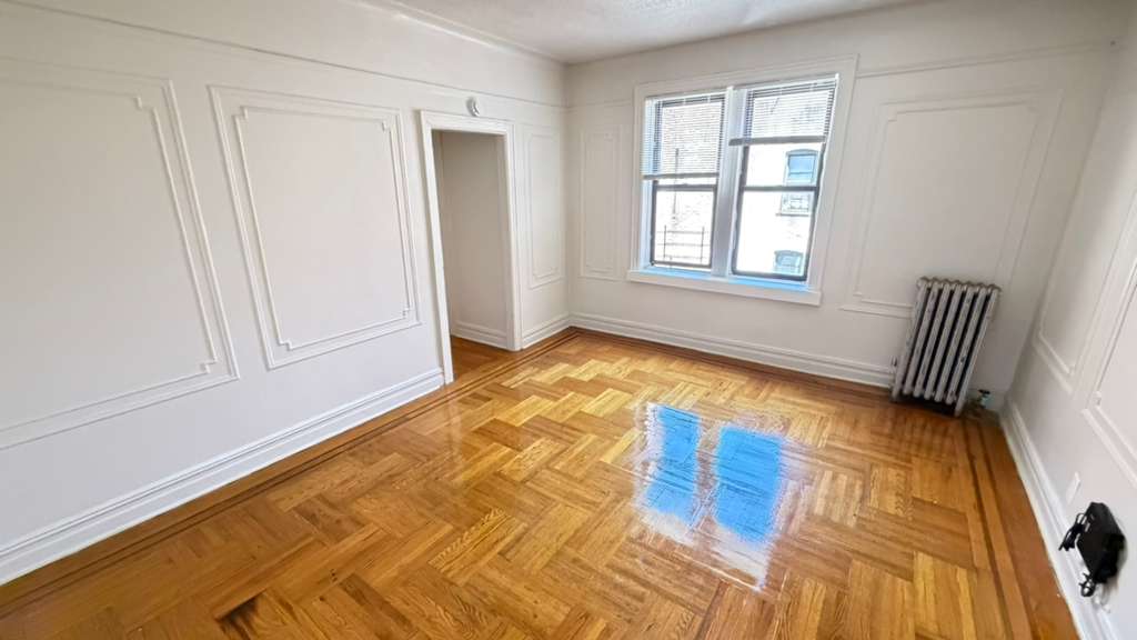 Apartment 35th Avenue  Queens, NY 11372, MLS-RD5710-10