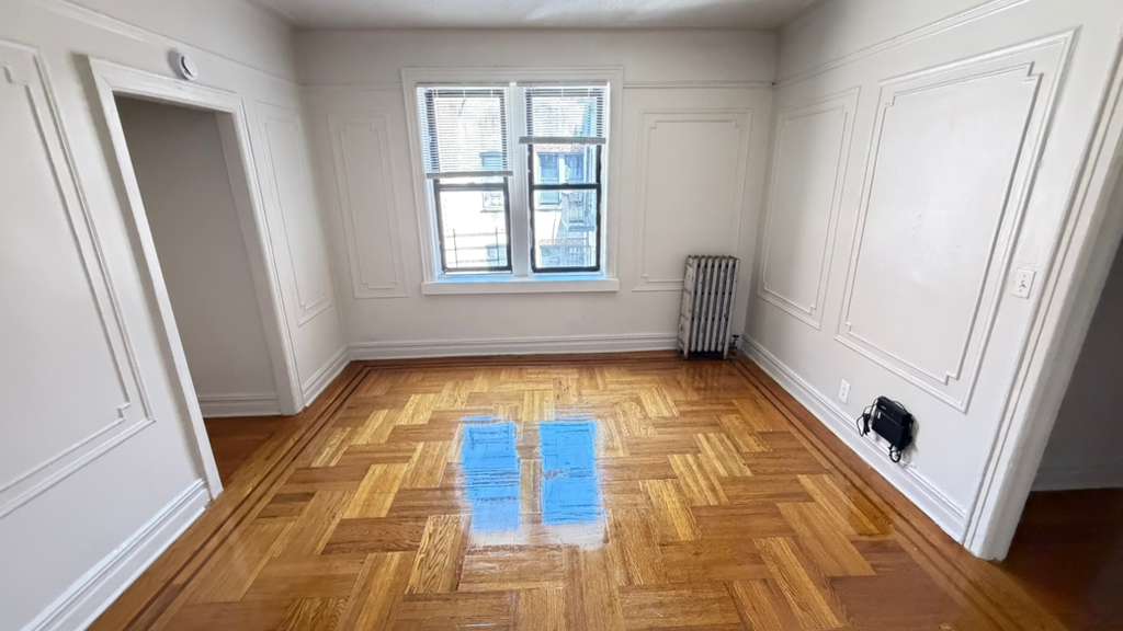 Apartment 35th Avenue  Queens, NY 11372, MLS-RD5710-11