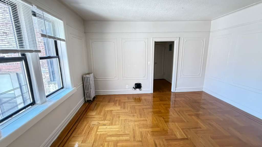 Apartment 35th Avenue  Queens, NY 11372, MLS-RD5710-12