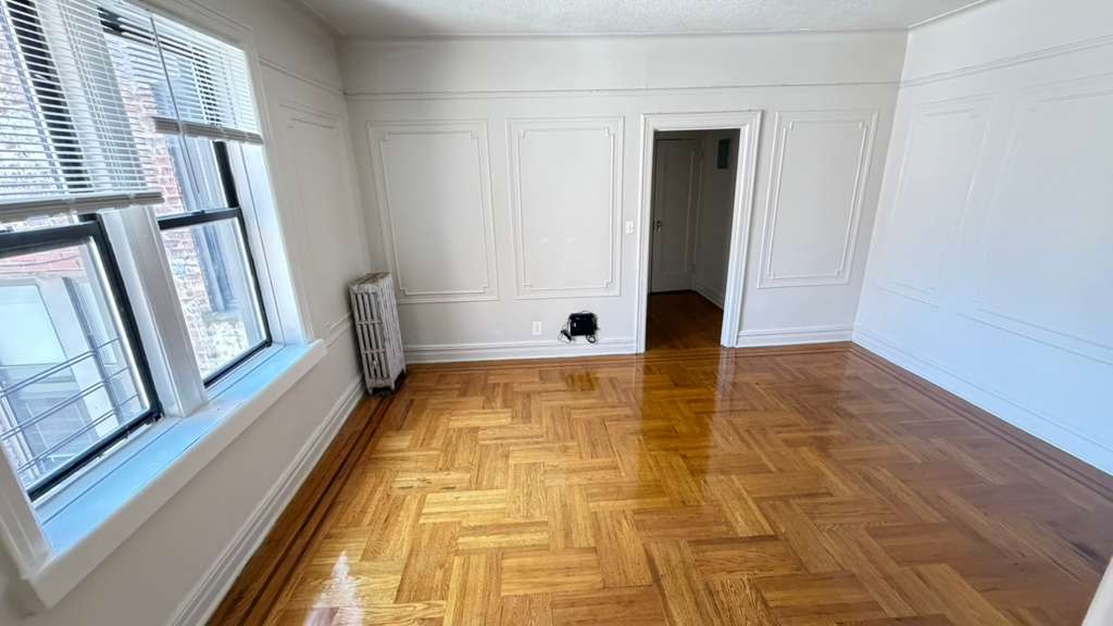 Apartment 35th Avenue  Queens, NY 11372, MLS-RD5710-13