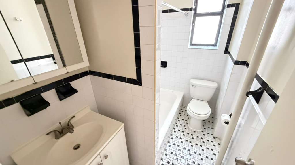 Apartment 35th Avenue  Queens, NY 11372, MLS-RD5710-15