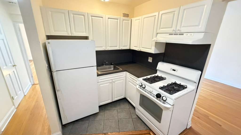 Apartment 77th Street  Queens, NY 11372, MLS-RD5711-6