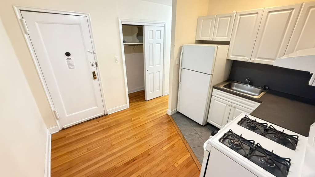 Apartment 77th Street  Queens, NY 11372, MLS-RD5711-8