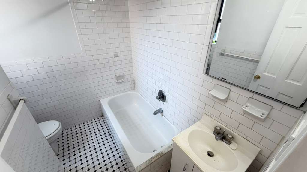 Apartment 77th Street  Queens, NY 11372, MLS-RD5711-16
