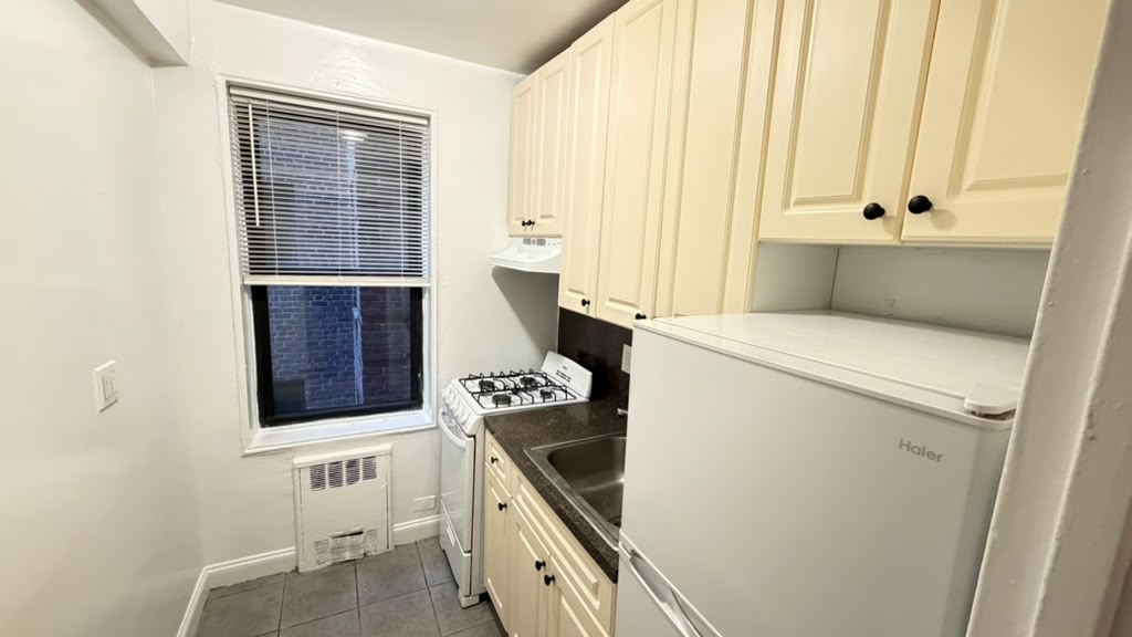 Apartment 77th Street  Queens, NY 11372, MLS-RD5794-5