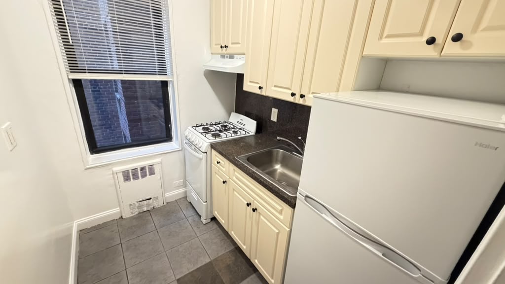 Apartment 77th Street  Queens, NY 11372, MLS-RD5794-7