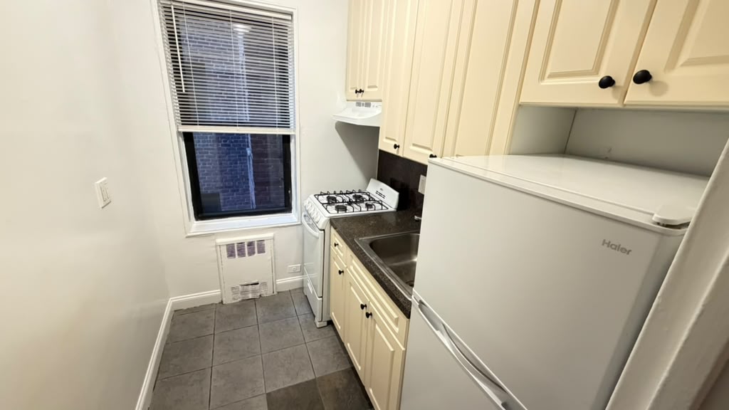 Apartment 77th Street  Queens, NY 11372, MLS-RD5794-8