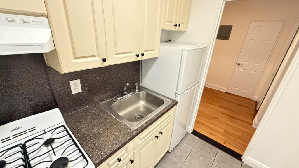 Apartment 77th Street  Queens, NY 11372, MLS-RD5794-9
