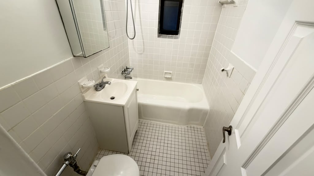 Apartment 77th Street  Queens, NY 11372, MLS-RD5794-16