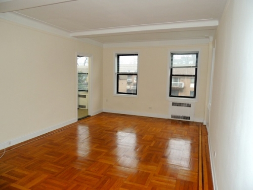 Apartment in Jamaica Estates - Highland Ave  Queens, NY 11432