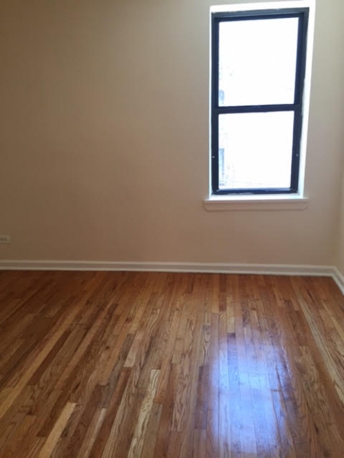 Apartment in Richmond Hill - 116th Street  Queens, NY 11418