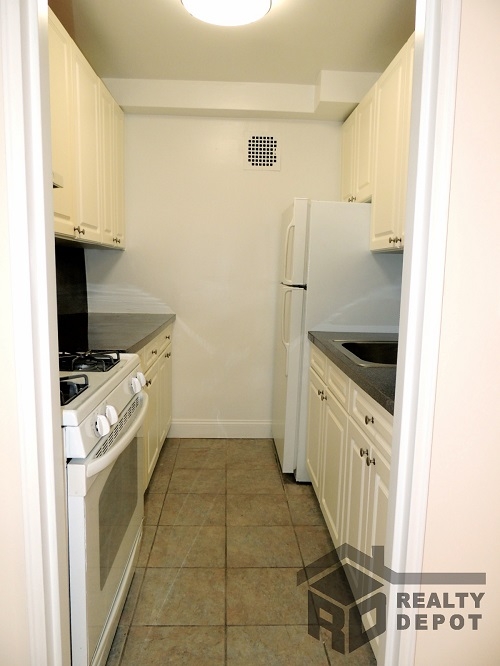Apartment Ava Place  Queens, NY 11432, MLS-RD1366-3