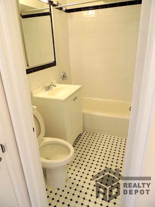 Apartment Ava Place  Queens, NY 11432, MLS-RD1366-6