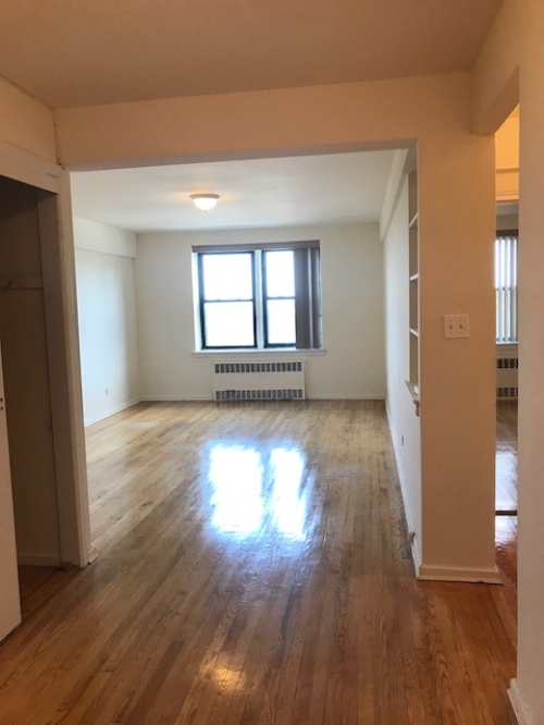 Apartment in Bayside - 77 Avenue  Queens, NY 11364