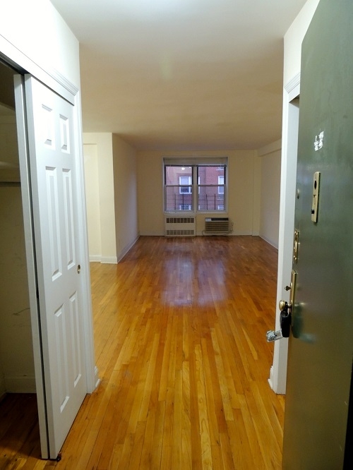 Apartment 150th Street  Queens, NY 11358, MLS-RD1570-3