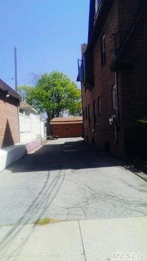 Single Family 83rd St  Queens, NY 11379, MLS-RD423-4