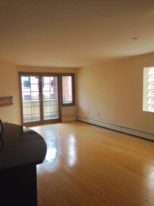 Apartment in Kew Gardens - 116 Street  Queens, NY 11418