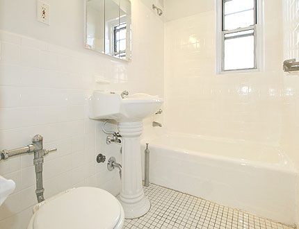 Apartment in Rego Park - 67th Ave  Queens, NY 11374